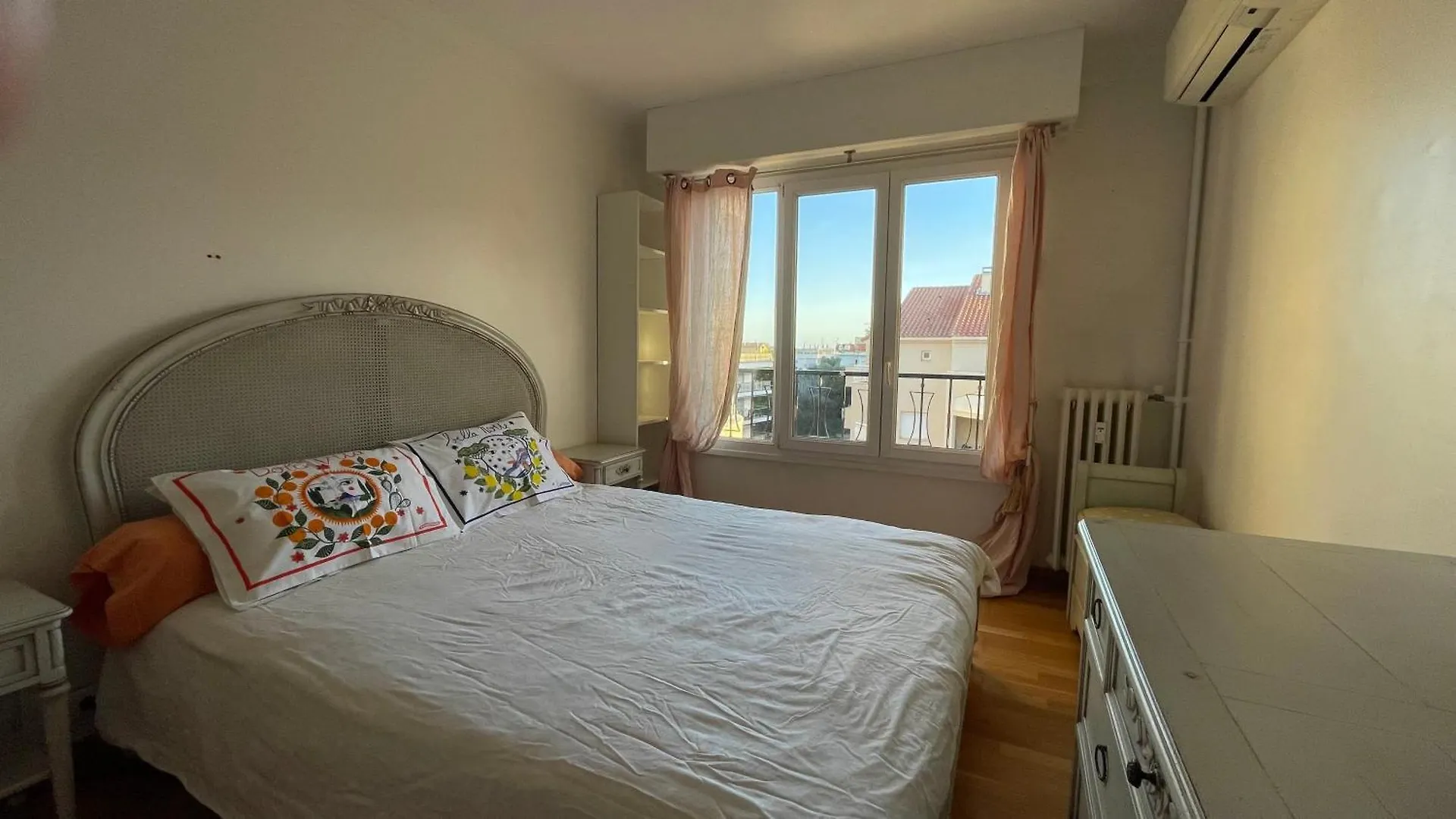 דירה קאן 3 Pieces Agreable, Confortable