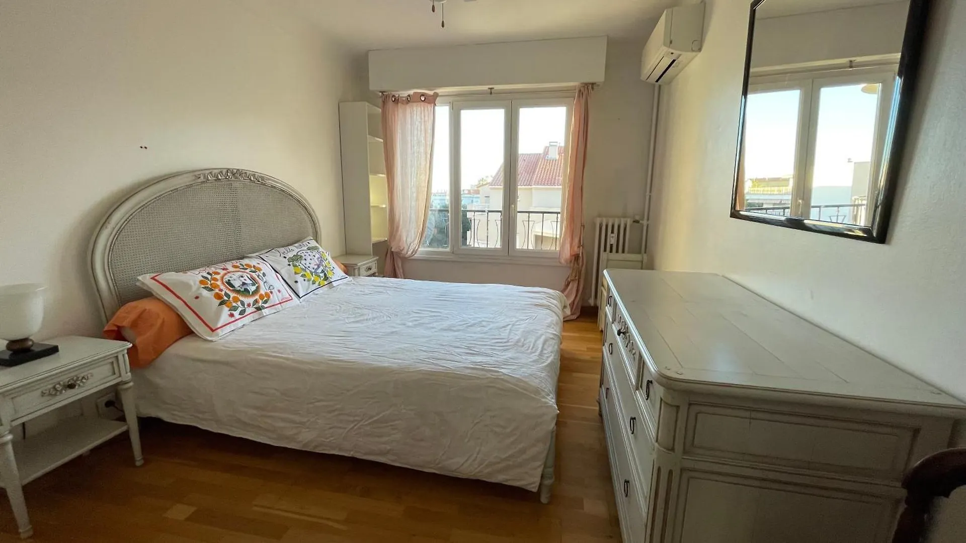 3 Pieces Agreable, Confortable Cannes